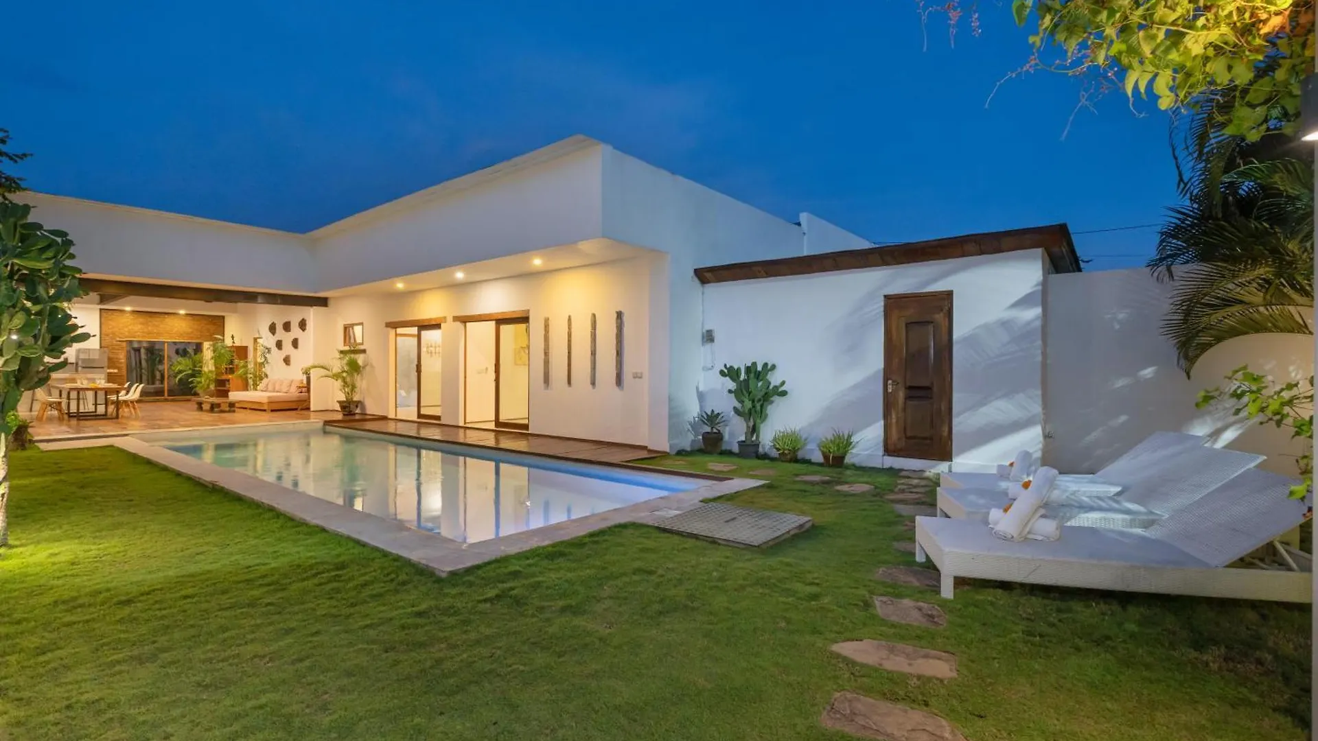 Villa Nuga By Dreamawaybali Seminyak   Seminyak (Bali)